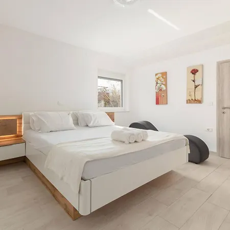 Apartment Bright *